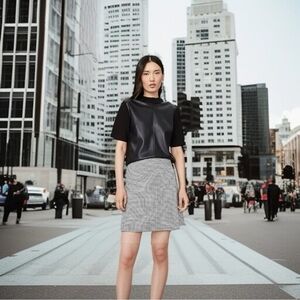 Ann Taylor Women Black Leatherette Front Knit Shell Top SP Mock Neck Short Sleev